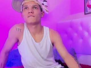 stronger-boy webcam model stream image