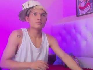 stronger-boy webcam model stream image