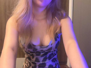 GoldenAli webcam model stream image
