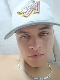 Andres_medi32 webcam stripchat model stream image