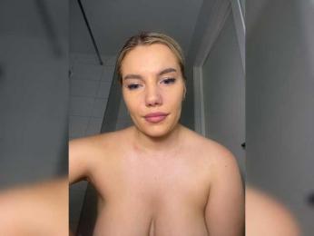 LYALYAtop webcam bongacams model stream image