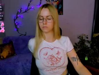 laura_queen_ webcam model stream image
