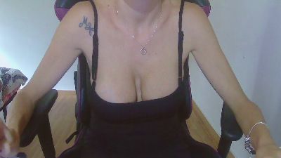 Vampirosa webcam model stream image