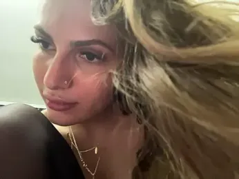 GumusGuray webcam model stream image