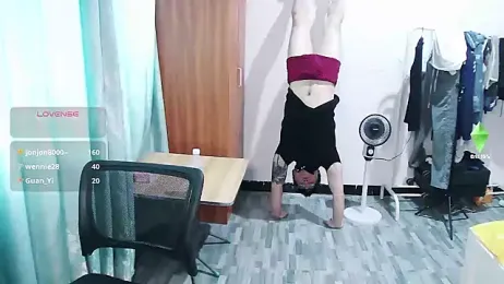 Azyrrgg webcam model stream image