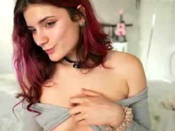 dolly_di webcam model stream image