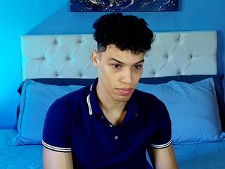 Kleyton Jones webcam model stream image