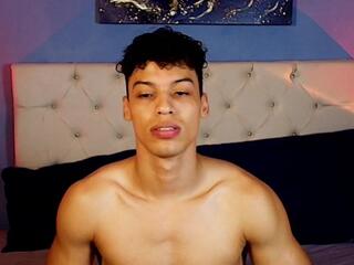 Kleyton Jones webcam flirt4free model stream image