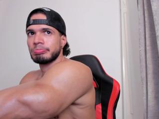 Jonas Lewis webcam model stream image
