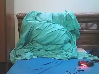 AlphaLatinoBear webcam model stream image