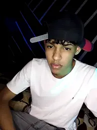 zeus_22_cm webcam model stream image