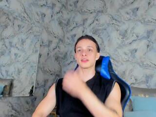 Walker Brown webcam model stream image
