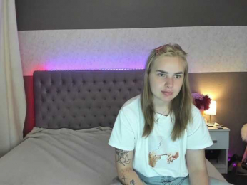 LunaHeadly webcam bongacams model stream image