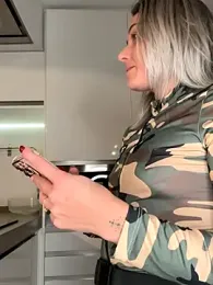 petrouchkaaa_ webcam model stream image