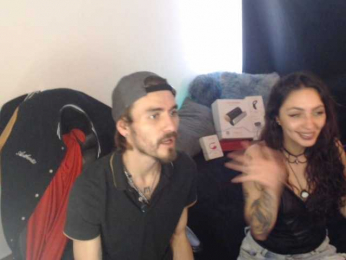 Aaronandelizabeth webcam bongacams model stream image