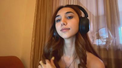 LexieVaka webcam model stream image