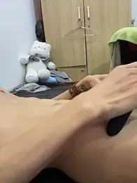 NniuAh webcam model stream image