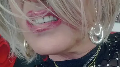 LadyOxana webcam model stream image