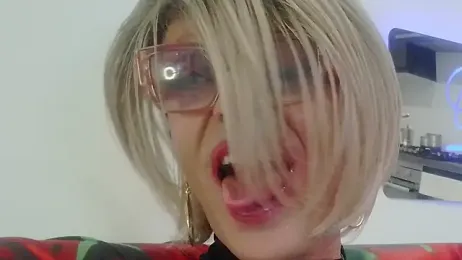 LadyOxana webcam model stream image