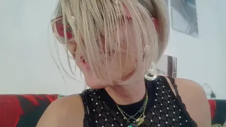 LadyOxana webcam model stream image