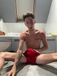 MikesWood21 webcam model stream image