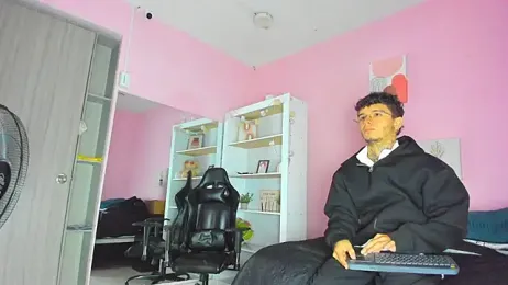 Ian_Castillo_ webcam model stream image