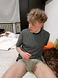 Paradeevich_And webcam model stream image