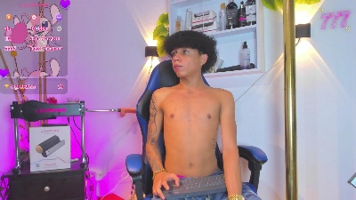 Taylor_Black_ webcam model stream image