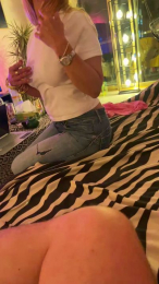 Loriginal32 webcam model stream image