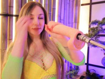 KikkiRood webcam model stream image
