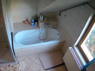 voyeurcam-julmodels-bath-2nd-1 webcam camsoda model stream image