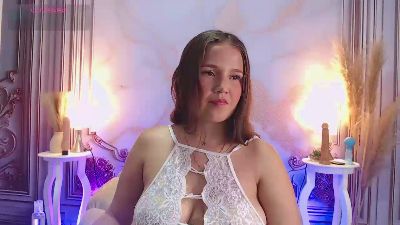 LuccyMilky webcam model stream image