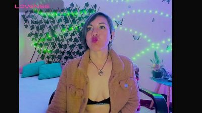 your_hot_wolf webcam model stream image