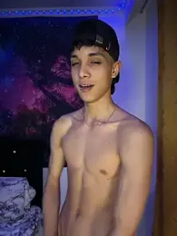RoughDiamond_ webcam model stream image