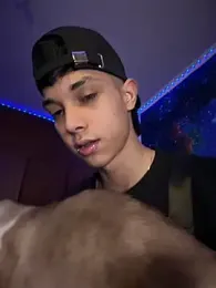 RoughDiamond_ webcam model stream image