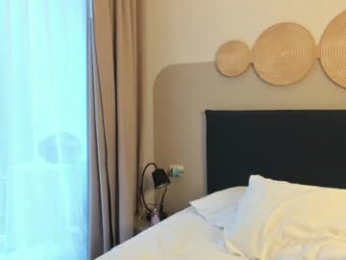 veola_new webcam model stream image