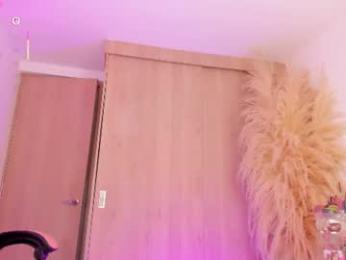 mia_yourmommy webcam model stream image