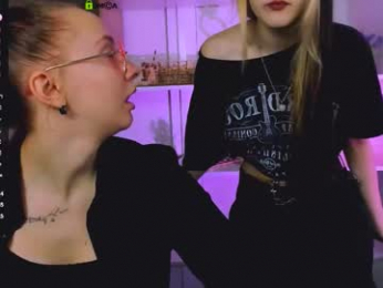 mila_glow webcam model stream image