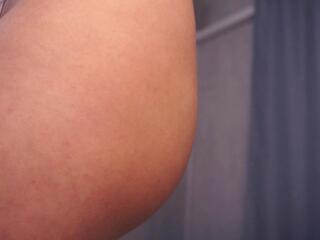 Diera Hewson webcam model stream image