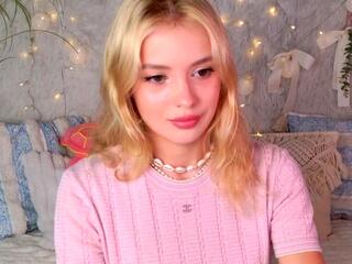 Lily Rooney webcam model stream image