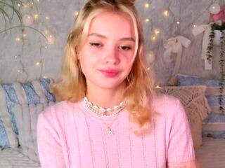Lily Rooney webcam model stream image