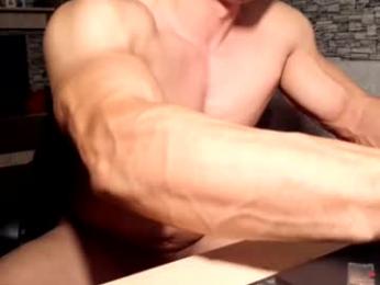 dominatemuscle webcam model stream image