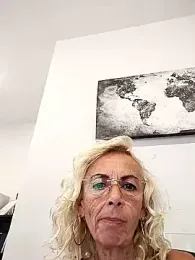 clarabell4 webcam stripchat model stream image