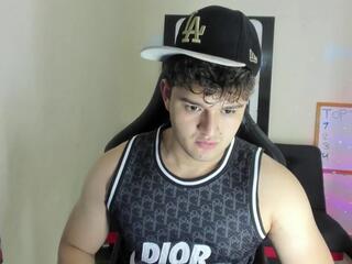 Oliver Whitee webcam model stream image