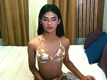 SluttyZowi webcam stripchat model stream image