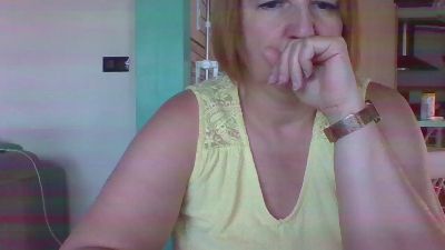 SandElle webcam model stream image