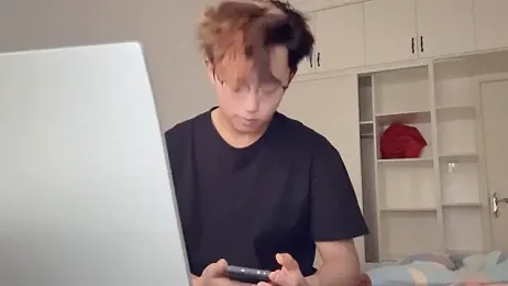 STxuguanhan webcam model stream image