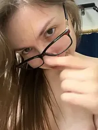 EvaRoss_ webcam model stream image