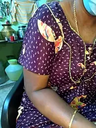 Tamilselviroja- webcam stripchat model stream image