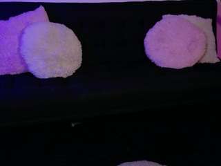 triinked webcam model stream image